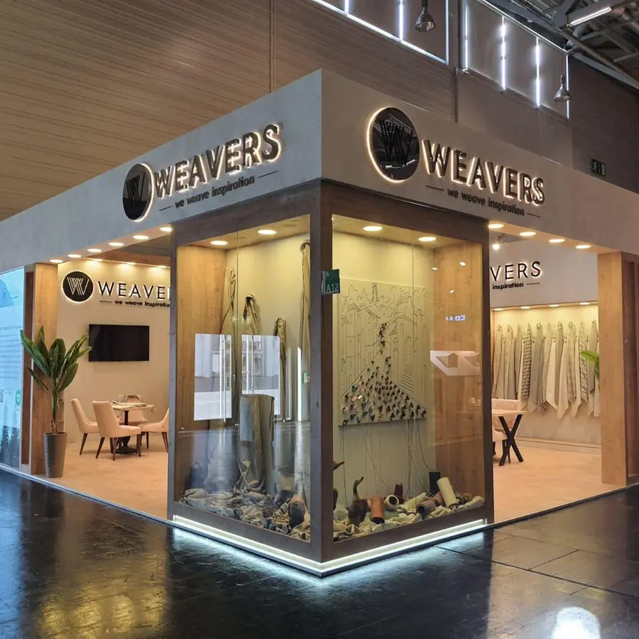 Weavers tekstil standında numune duvarları ve toplantı alanı